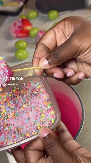 Candy Grapes Recipe: Sugar Coated Grapes with Candy Topping