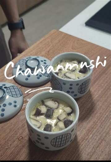 TIP: Always strain the eggs for a smooth chawanmushi. Soft, warm, and quietly comforting. Chawanmushi is the kind of dish that doesn’t try to impress — it just works. #simplefood #homecooking #japanesefood #comfortfood #sgfoodie