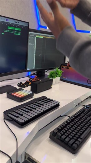 Remember this Iconic Intro 👀🎶 #musicproducer #musicproduction #music #musician #akaimpkmini #popumusic | DV Midi