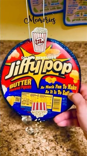 How to make jiffy popcorn🍿Do you still make this🍿#popcorn #foodie #jiffy 😋👍🍿￼#tips 🍿