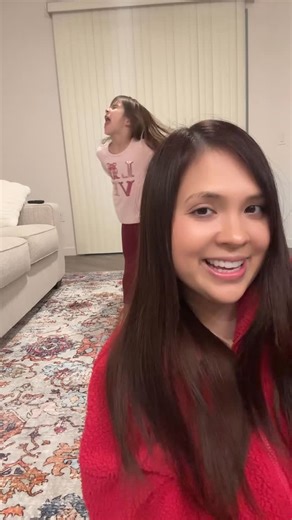 Nikki Simpson on Instagram: "Kylie got so into it😂👏🏼 #motherdaughter #alvinandthechipmunks #trend #reels #reelsinstagram"