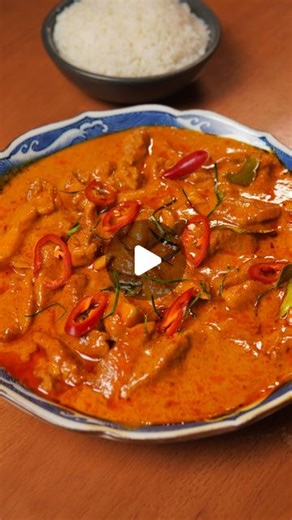 Derek Chen | Panang Curry Ingredients * 1.3 lbs chicken thigh(sliced) * 4 oz panang curry paste * 14oz coconut milk * 4-5 kaffir lime leaves * 1 tbsp... | Instagram
