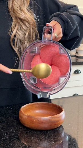 Thick Raspberry Mango Smoothie Bowl Recipe