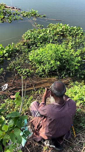 Old man fishing in bill #hookfishing #fishing