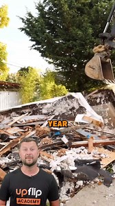 Check out this $5M/year business idea At just 19, he started with one machine, and now he’s running 25 projects, employing 20 people, and bringing in millions. Watch the full episode on Upflip YouTube #193 #businessideas #upflip | UpFlip