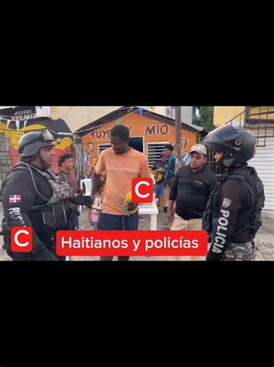 Mire cómo inmigración estaba deportando a un haitiano legal. policía República Dominicana San Francisco de Macorís #migracion #haitiennetiktok🇭🇹🇭🇹🇭🇹🇭🇹😍😍😍😍 #republicadominicana🇩🇴 #fyp #inmigrantes