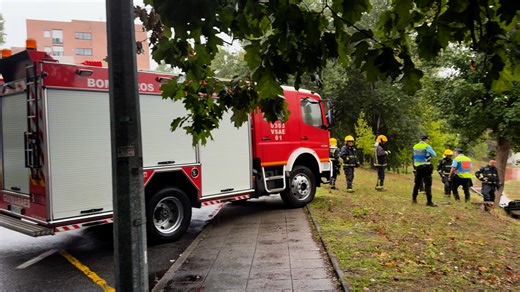 411K views · 1K reactions | ÚLTIMA HORA: Aparatoso acidente na Rua Dr. José Pinto Rodrigues. Azurem, junto ao Centro de Saúde de Amorosa. | Grupo Santiago | Facebook