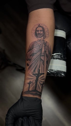 Female Tattoo Artist's First Session Insights