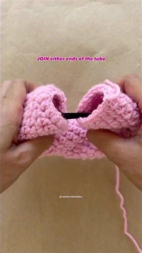Easy crochet SRUNCHIE 🎀 tutorial for beginners #crochetforbeginners #crochetscrunchie