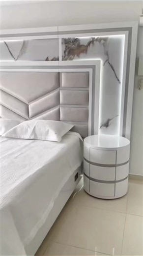 Transforma tu dormitorio con cama de lujo y luces LED