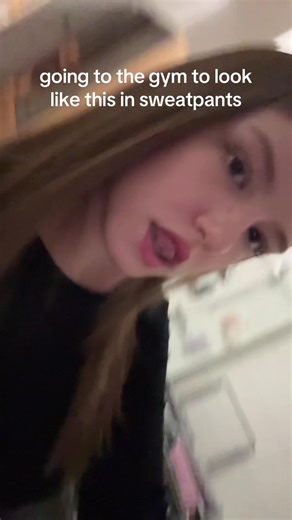 Exercise in Comfort: Stylish Ways to Wear Sweatpants