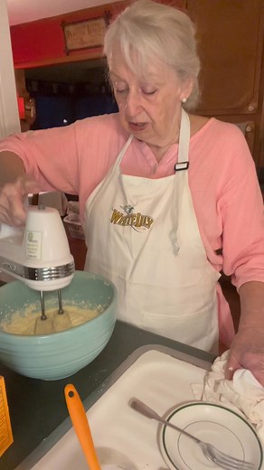 Orange Slice Cake for Thanksgiving is the best !!! This is a long video. You might not be able to watch it. I k ow y'all are as busy as me 😂. This was George's mama recipe. Have you made it yet. ? It's great that this cake can be made a week before the holidays and does not have to be refrigerated. It freezes well too. Happy thanksgiving week y'all. I am thankful !!!#CookingwithBrendaGantt #whitelilybaking #whitelilybakingpartner | Cooking with Brenda Gantt