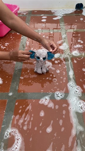 Poor elephant big eyes #cleaningtiktok #cutebaby #tiktok #Dirty #videoviral #Abandoned #ASMR #doll #cleaning