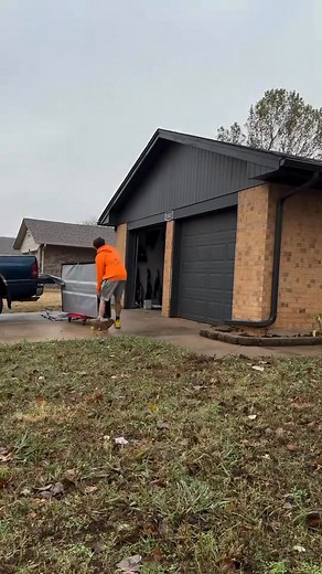 1 Man no problem! 💪 Watch how i carefully move this Kingsize bedframe into its new home! Moovin&Groovin Baby!!! #oklahomamovers #moveday #howtomove #FurnitureMovingExperts | Moovin & Groovin, LLC