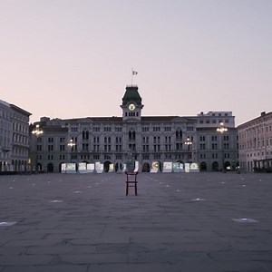 Bella, raffinata e colta o semplicemente splendida: è Trieste 💖! Trieste è tra le città più cosmopolite d’Italia, spalancata sull’azzurro del Mare Adriatico. Arte, caffè, letteratura, teatri, storia e scienza, mare, barcolana, bora: parole che racchiudono microcosmi di una città dai mille volti 🤩. Trieste vi aspetta! Qui trovate le nostre visite guidate alla città ➡️ http://bit.ly/Visite_guidate_Trieste #FVGlive Trieste Turismo Video di Stefano Giacomuzzi | Friuli Venezia Giulia Turismo