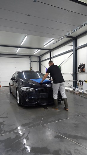 Cześć! Szukasz Bmw Serii 5 z Japonii ale nie wiesz z jakimi kosztami się liczyć? Idealnie trafiłeś! W tym filmiku przedstawimy koszta związane z importem takiego modelu 😎 Jaką wersje byście wybrali? #BMW #importautzjaponii #cars | TokioCars - Import Aut z Japonii