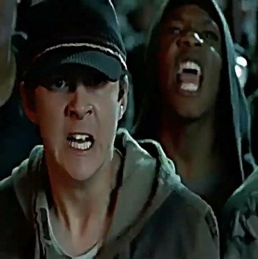 Humans vs Robots (I, robot 2004) It's total cinema #irobot #movie #robot