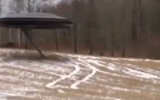 俄罗斯西伯利亚 UFO 外星人目击事件 视频由俄罗斯猎人所拍摄 时间地点不明