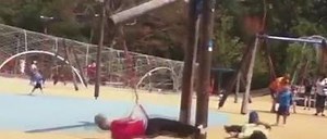 Les chutes les plus bêtes et les plus drôles de ces jeunes femmes ont déjà fait rire des millions d’internautes (vidéo)