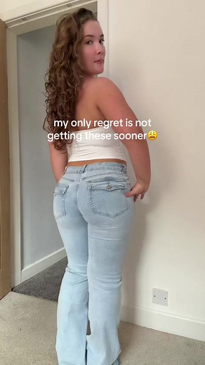 the PERFECT low rise jeans🤩 #lowwaistedjeans #flaredjeans #relarelajeans #dealdrops #tiktokmademebuylt
