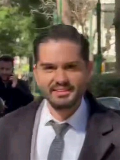 Σήμερα, Τετάρτη 18 Φεβρουαρίου αναμένεται να εκδικαστεί η υπόθεση του Χρήστου Μάστορα για επικίνδυνη οδήγηση και μεγάλη ποσότητα κατανάλωσης αλκοόλ. Λίγο μετά τις 11 ο γνωστός τραγουδιστής έφτασε στο δικαστήριο για την έναρξη της δίκης. 🔗 Διάβασε περισσότερα στο tlife.gr #tlife #ΧρηστοςΜαστορας #δικη