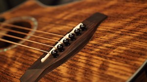 El tamaño de un ukelele la sofisticación de una guitarra acústica 👌 La Ibanez Guitars EWP14WB es todo lo que buscas ❤ Disponible en tiendas Audiomusica y Audiomusica.com 🎶 | Audiomusica