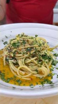 SPAGHETTI WITH GARLIC, OIL, AND CHILI PEPPER IS AMAZING!! #recipe #aglioolio #food