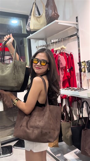 Made for your everyday moments 🤍 Shoulder Bag Collection🫶🏻❤️💌 Shop in-store or get it delivered to your home ✨ Can check on Google Map : Stylish Shoppe ទីតាំង​ហាង : ម្ដុំទួល​ទំពួង​នៅលេីផ្លូវ 155 ទល់​មុខ​ Starbucks ttp ( Tel : 017490521 / 086311305 ) Store Open from 12pm - 8:30pm #cambodiatiktok #toultompong #toultompong #stylishshoppe #viral