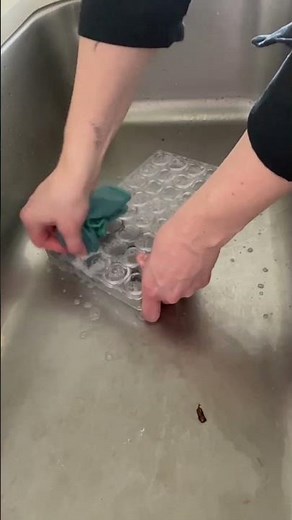 How to Clean Polycarbonate Chocolate Molds