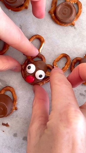 HOW CUTE are these little reindeer?! fun to make with kids, too! 🦌 just bake pretzels topped with rolos at 350ºF for 2 minutes and top with candy eyes, noses and halved pretzels for the antlers! | Ambitious Kitchen