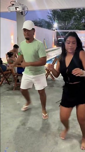 Nesse passinho eles dominam! Crédito: @crisnandooliver #dança #forró #piseiro #passinho