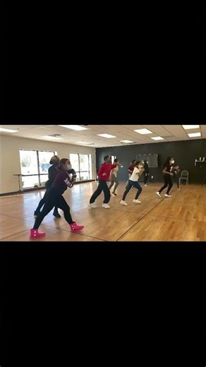 Energetic Group Dance Routine in Studio#dancefitness #groupdance #choreography