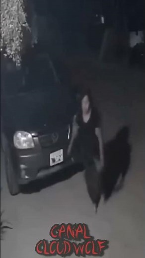Woman gets scared and runs away from Werewolf #werewolf #paranormal