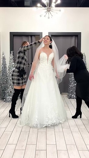 The hustle & bustle around the making of a Christmas bride… just wait for it 😍🎄❄️ #winterwedding #winterbride #christmaswedding #christmasbride #wedding #weddingdress #weddingstyle #bridetobe #bride #bridallook #christmas