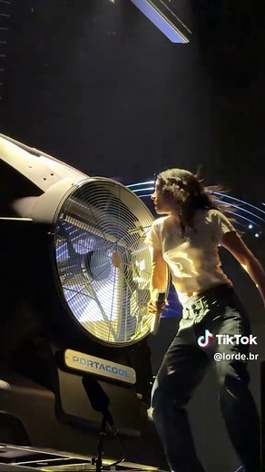 Lorde's Buzzcut Season Live at Madison Square Garden