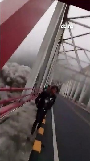 El Volcán Semeru en Java entra en erupción (Nivel IV), forzando la evacuación de casi 1,000 personas