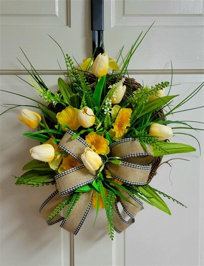 Spring Farmhouse Daffodils and Tulip Wreath, Rustic Yellow Woodland Wreath, Everyday Spring Cottage Wreath With Mossy Grapevine. - Etsy