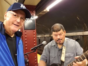 Rush Hour Band - JoeEstrella@gmail.com 53 Street Lexington Ave Subway Platform. Sonny Faria Video.. V1-3652.. 11-2-2018 | NYC Subway Music