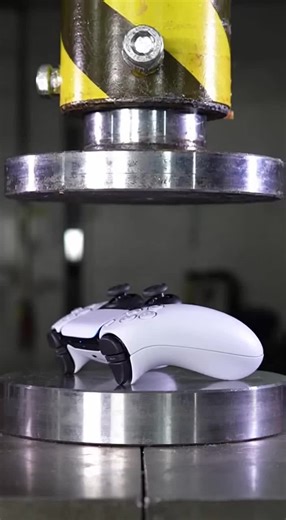ps5 controller #HydraulicPress #PS5Controller #DualSense #ControllerCrush #Satisfying