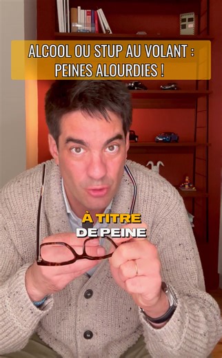Alcool ou stupéfiants au volant : les sanctions s'alourdissent ! 🚗💥 Saviez-vous que les peines pour conduite sous alcool ou stupéfiants ont été renforcées ? Dans cette vidéo, je vous explique les changements importants apportés par la nouvelle loi sur l'homicide routier. Les points clés : • Peines d'emprisonnement et amendes revues à la hausse • Durée de suspension du permis allongée • Mesures plus sévères pour la sécurité routière Regardez la vidéo pour comprendre les enjeux et protéger votre