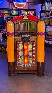 See the iconic and stylish 1940 Wurlitzer 800 diner jukebox at the 2025 Scottsdale Fall Automobilia Auction! Fully restored, this beauty features lighted side columns and bubblers, wood paneling and new plating throughout. Selling with No Reserve, Oct. 15-18 at WestWorld. | Barrett-Jackson