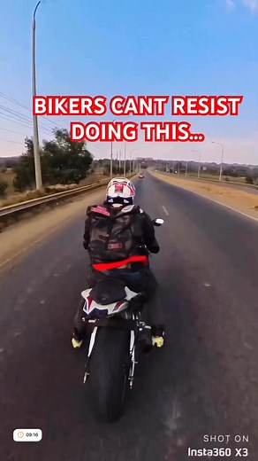 YOU DONT KNOW🧐this Biker hand signal and foot signalwhile riding yoursportbike,motorcycle, superbike #fbreelsvideo #handsignal #motorcycle #howto | Nkosi Tau