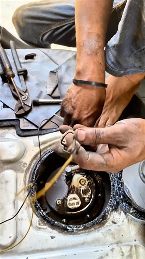 How to check fuel pump electric supply!#fuelpump #check #tipsandtricks #upgradedmechanic | Upgraded Mechanic