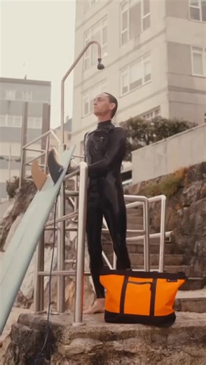 The Helix 15L is a versatile, minimalist tote designed for daily use and travel. In addition to being a great bucket bag and market tote, the top zip closure allows it to be securely sealed making it ideal as a carry-on travel bag or any other use where a secure closure is needed. The Helix is made from Dimension Polyant's iconic X-Pac fabric and features YKK zippers, two external pockets and a removable shoulder strap. It is extremely lightweight and can be folded down into a small footprint th