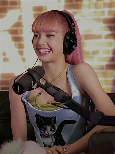 she looks so happy in this interview #lalisa #lisamanoban #lalisaedit #lisaedit #lisablackpink #blackpink #blackpinkedit #lalisamanoban #kpop #fy