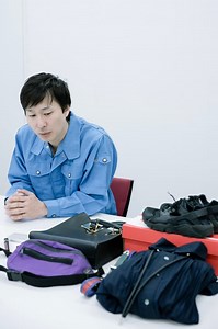 衣類や化粧品の正しい捨て方は？“ゴミ清掃員芸人“が解説