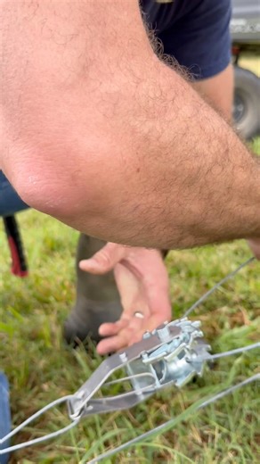 195K views · 1.3K reactions | How to use a high tensile wire strainer #farming #ranching #farmlife #fenceinstallation #ranchlife electric fence | Kencove Farm Fence Supplies | Facebook