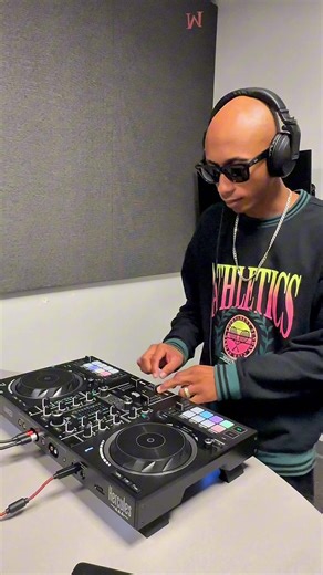 Christmas party or CLUB night? 😂🎄” #HolidayEnergy #ShakeSumn #DJLife #ViralSound #TrendingReels @herculesdj @Serato @raybanmeta