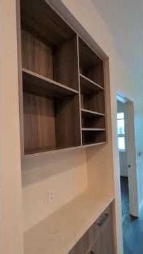 B10 #324 | 1 Bedroom + Den. Light Color Scheme