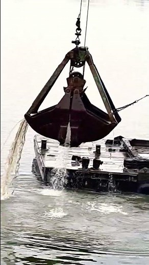 Clamshell dredging